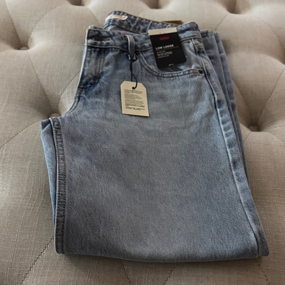 Levi's Women’s Low Loose straight leg jeans. NWT 26x30 - Picture 6 of 9